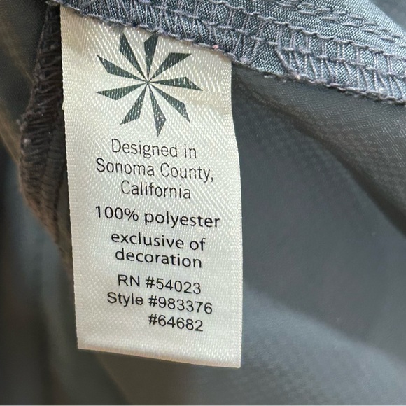 Athleta Grey Lightweight Athletic Shorts with Back Pocket - Women’s Size Medium - Picture 4 of 6